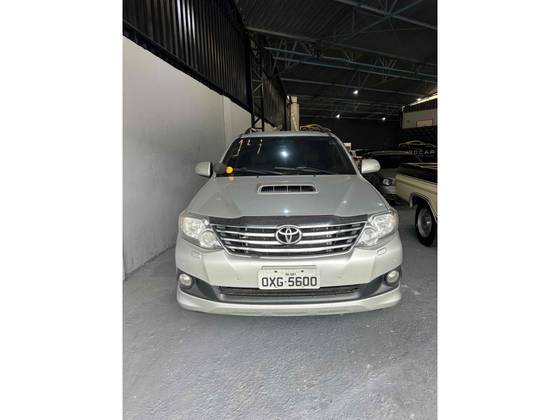 TOYOTA HILUX SW4 3.0 SRV 4X4 7 LUGARES 16V TURBO INTERCOOLER DIESEL 4P AUTOMÁTICO